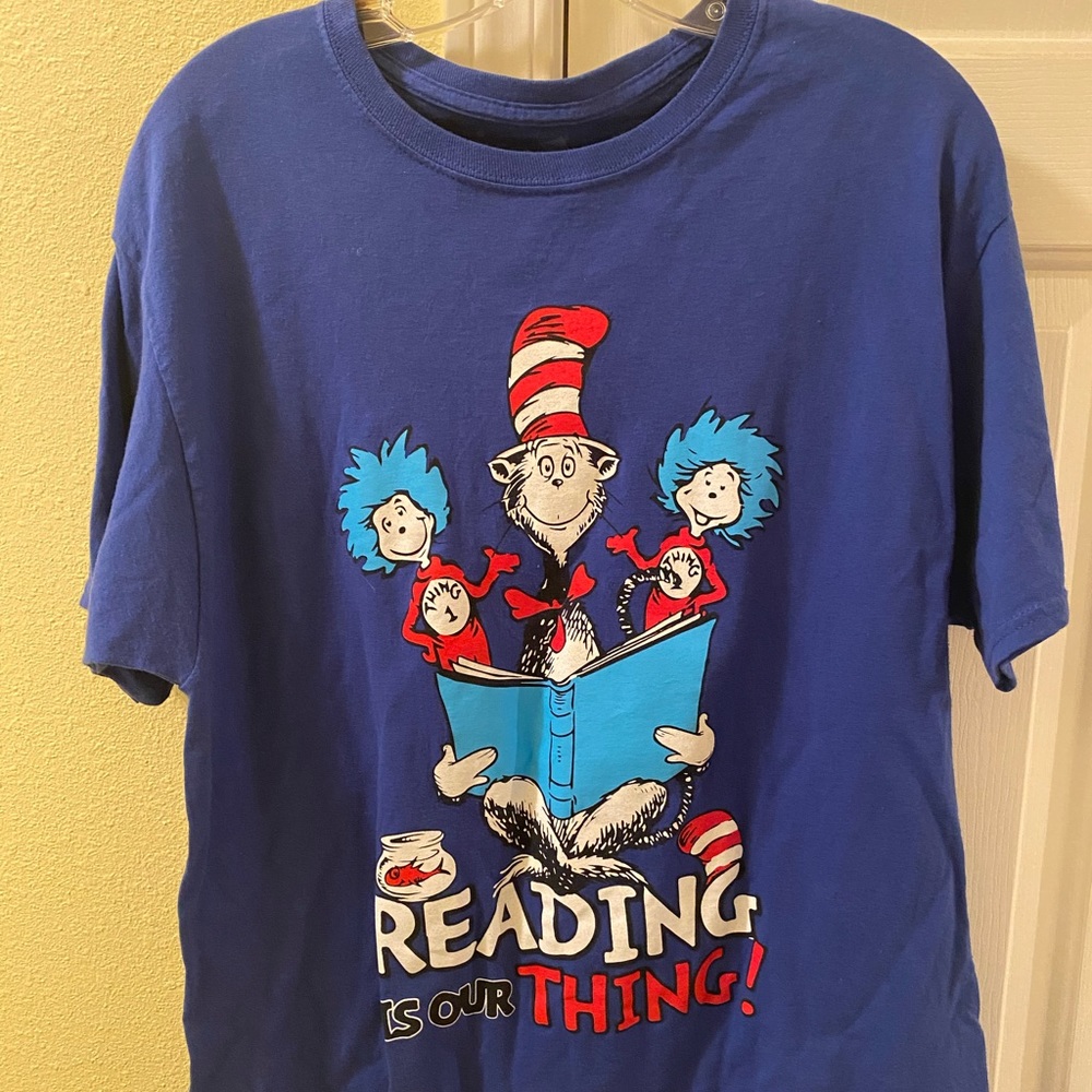 Men’s Hanes T-Shirt Dr. Seuss Reading is our Thing size L Blue
